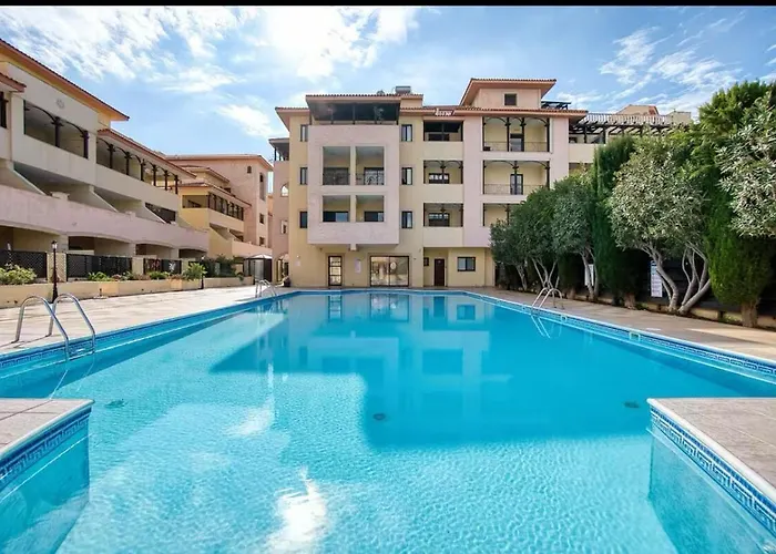 And Nest Casa Liva Apartments, Pool & Location アパート パ フォス