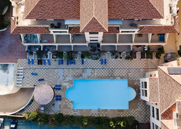 And Nest Casa Liva Apartments, Pool & Location アパート パ フォス