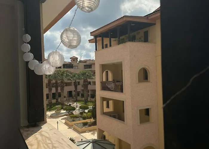 And Nest Casa Liva Apartments, Pool & Location アパート *