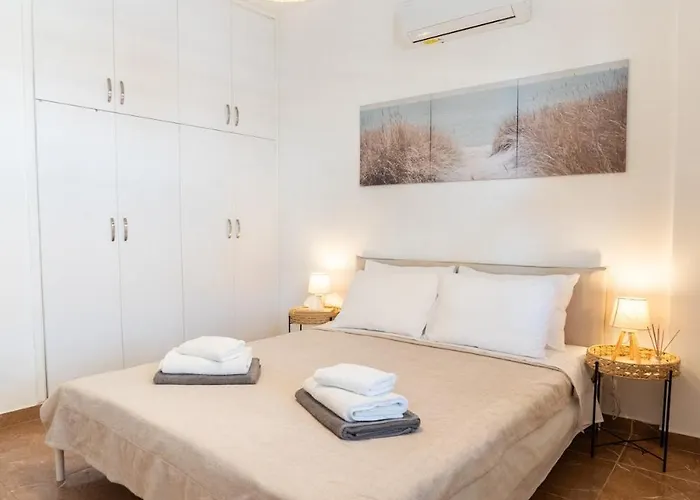 And Nest Casa Liva Apartments, Pool & Location * パ フォス