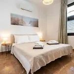 Casa Liva Apartment, Pool & Location 아파트 파포스