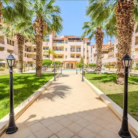 And Nest Casa Liva Apartments, Pool & Location