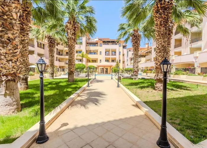 And Nest Casa Liva Apartments, Pool & Location