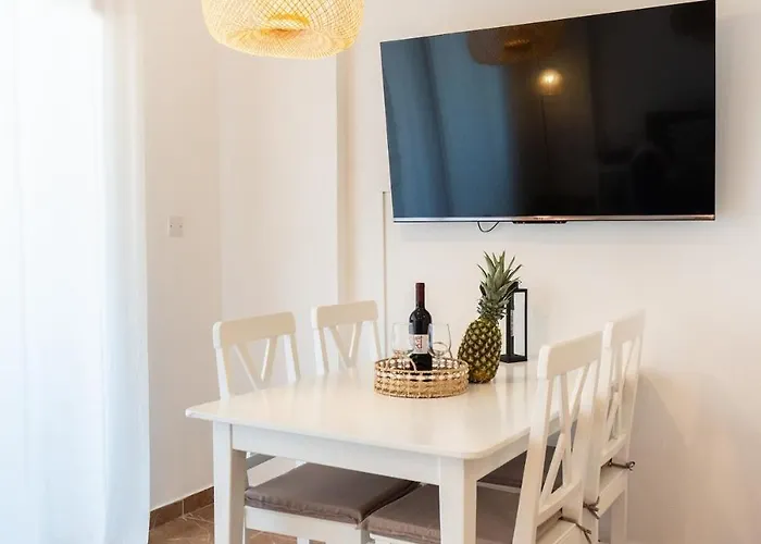 And Nest Casa Liva Apartments, Pool & Location Apartman Paphos