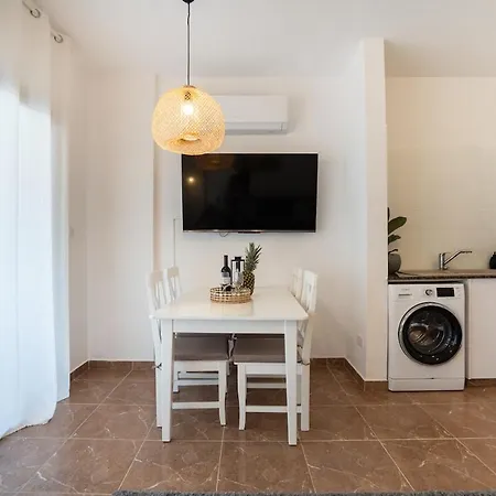 Appartement And Nest Casa Liva Apartments, Pool & Location